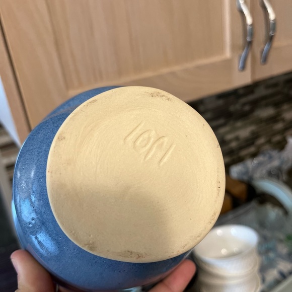 Pottery, 2 pieces.  Unique shapes, in Excellent condition! - Picture 9 of 10